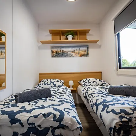 公寓 Przystan 莱鲍